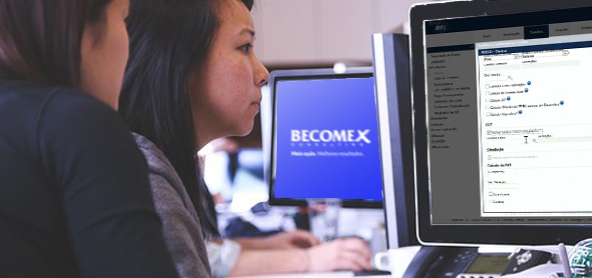 Profissionais utilizando sistema para gestão tributária com moeda funcional, sem depender do ERP, no ambiente corporativo da Becomex.