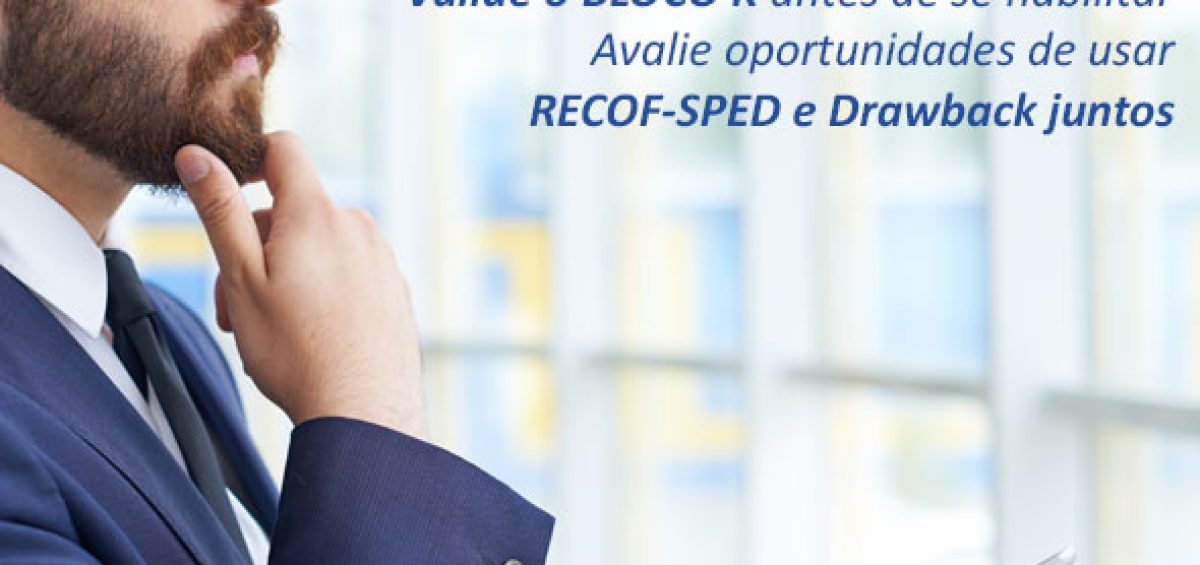 Empresário analisando documento digital sobre regras do regime aduaneiro especial RECOF-SPED, destacando habilitação, manutenção e integração com o Drawback.