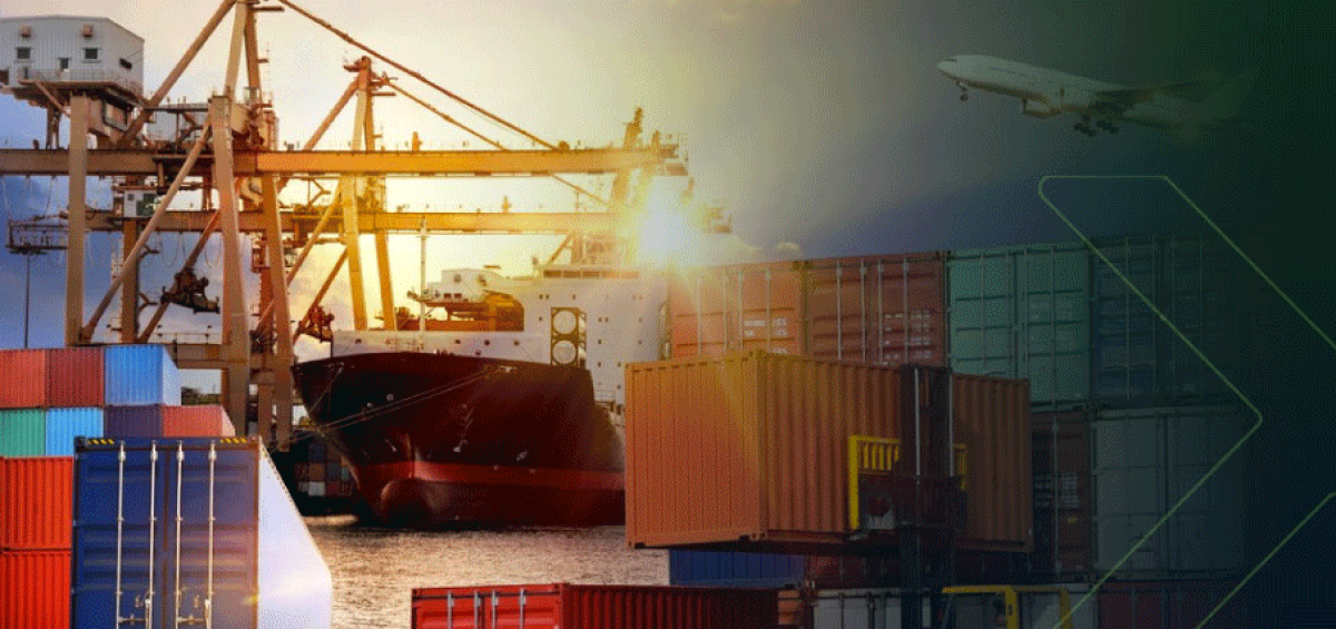 Navios cargueiros, contêineres e avião ilustrando mudanças no comércio exterior do Brasil para aumento de produtividade