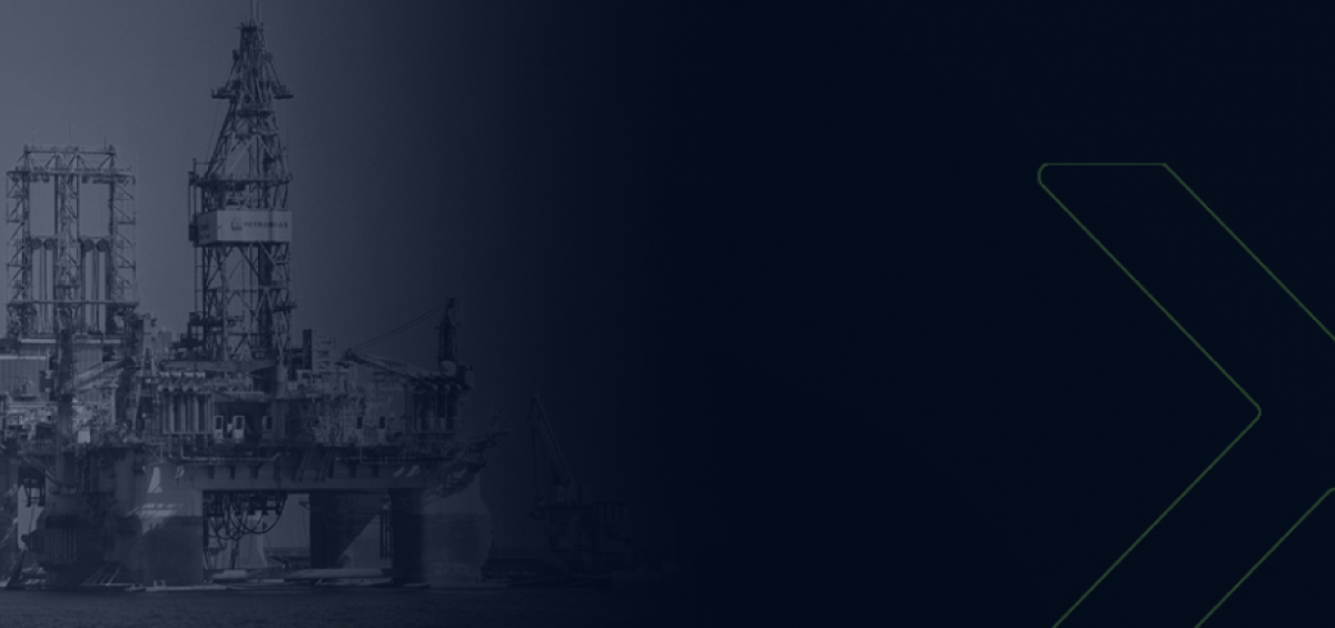 Plataforma de petróleo offshore no oceano, simbolizando a eficiência operacional do OEA para operadoras de óleo e gás e a cadeia de fornecimento