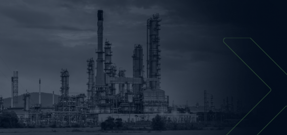 Vista ampla de complexo industrial químico, simbolizando o fortalecimento da indústria química brasileira por meio de estratégias tributárias colaborativas e integradas.