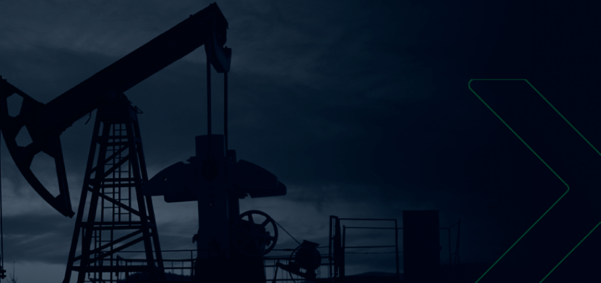 Plataforma de extração de petróleo ao entardecer representa o cenário atual após rejeição do projeto de lei para revogação da Lei do Repetro
