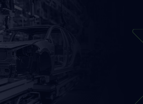 Linha de produção automotiva com carroceria de veículo em montagem, representando o bom desempenho da indústria automobilística em agosto. Imagem da Becomex.