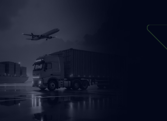 Navio cargueiro, caminhão e avião representando a logística global e a importância do Procedimento Operacional Padrão (POP) no programa OEA.