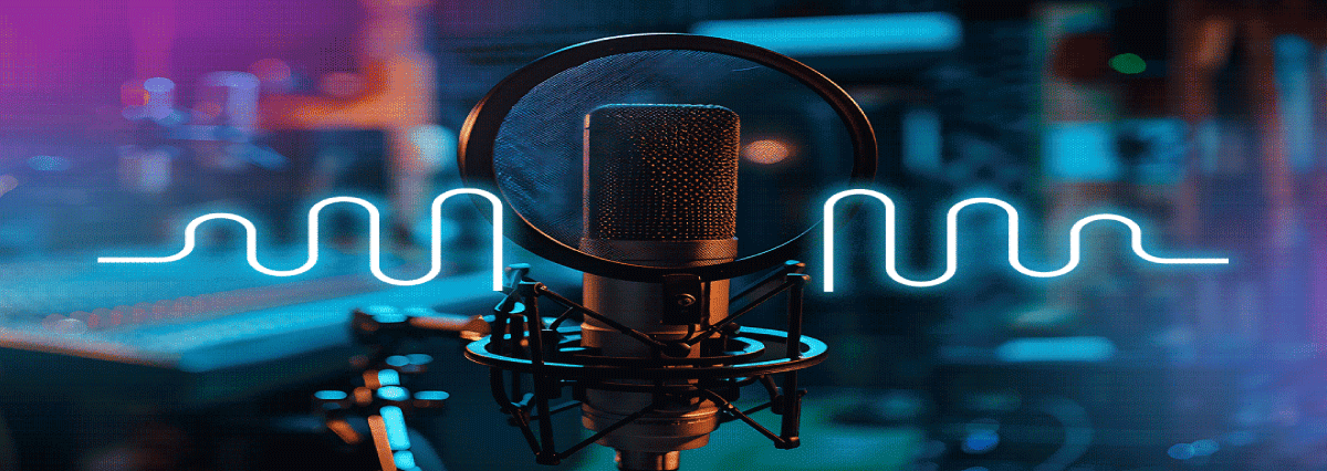 Microfone profissional em estúdio de gravação com visual moderno e colorido, representando o Podcast Becomex sobre comércio exterior e indústria.