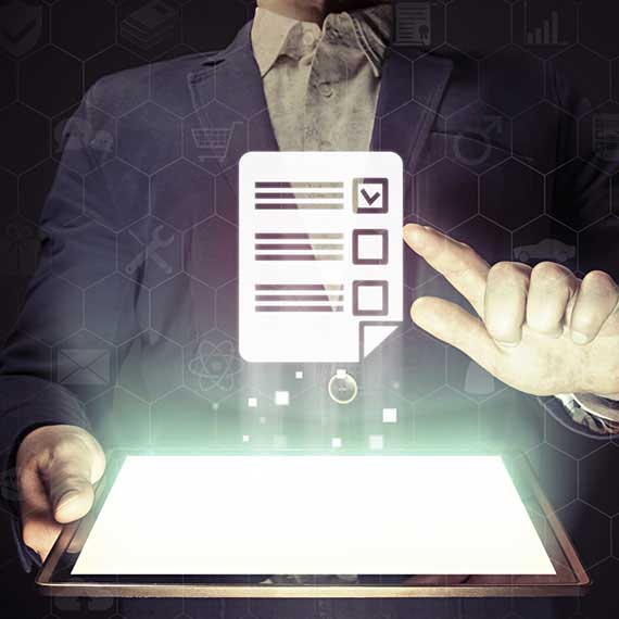 Profissional utilizando tablet para gerenciar certificados de origem de importação e exportação em ambiente corporativo, destacando tecnologia e controle documental