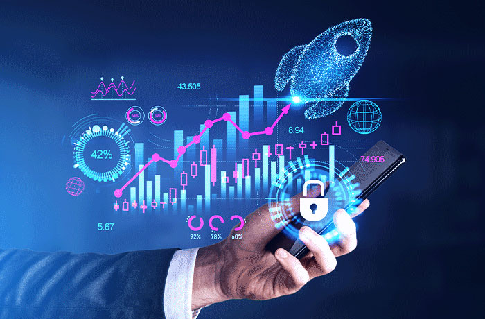 Tecnologia e inteligência de dados impulsionando resultados com gráficos, indicadores e gestão de riscos eficiente por meio de dispositivo móvel.